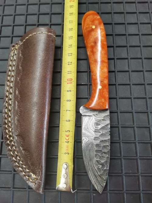 SMALL HANDMADE DAMASCUS STEEL SKINNING KNIFE !!!