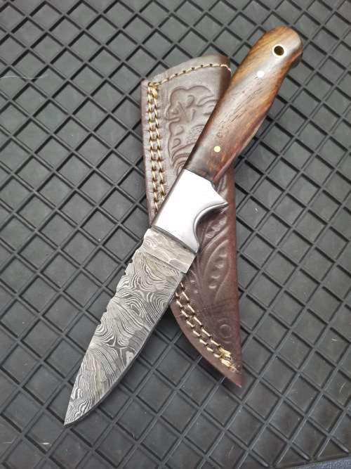 HANDMADE DAMASCUS STEEL HUNTING KNIFE !!!