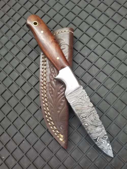 HANDMADE DAMASCUS STEEL HUNTING KNIFE !!!