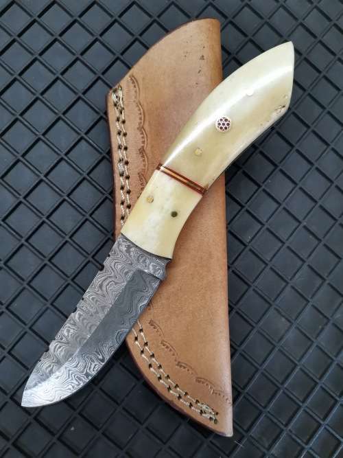 HANDMADE DAMASCUS STEEL HUNTING KNIFE !!!