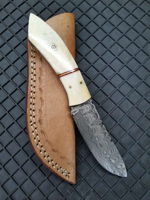 HANDMADE DAMASCUS STEEL HUNTING KNIFE !!!