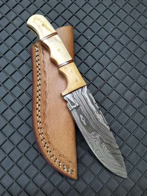 HANDMADE DAMASCUS STEEL HUNTING KNIFE !!!