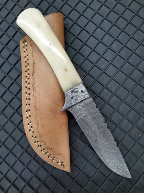 HANDMADE DAMASCUS STEEL HUNTING KNIFE !!!