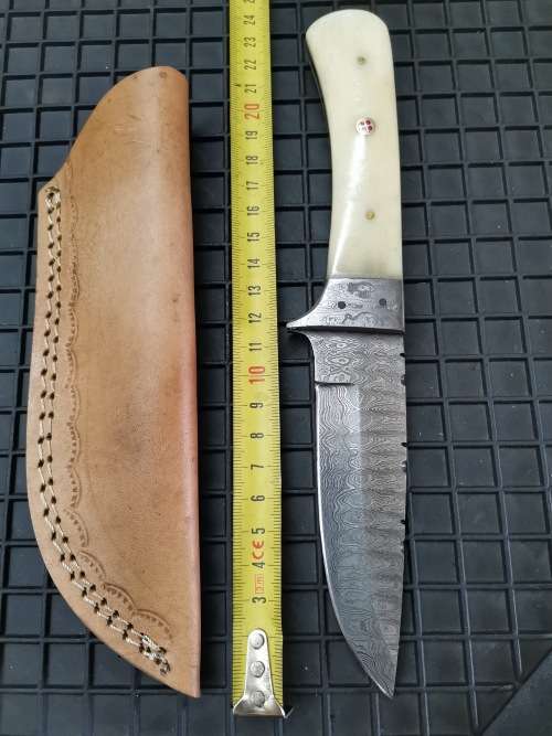 HANDMADE DAMASCUS STEEL HUNTING KNIFE !!!