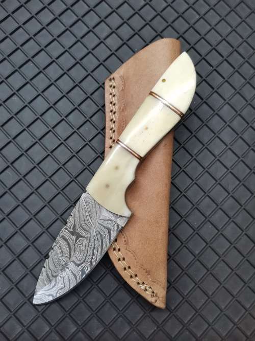 HANDMADE DAMASCUS STEEL HUNTING KNIFE !!!