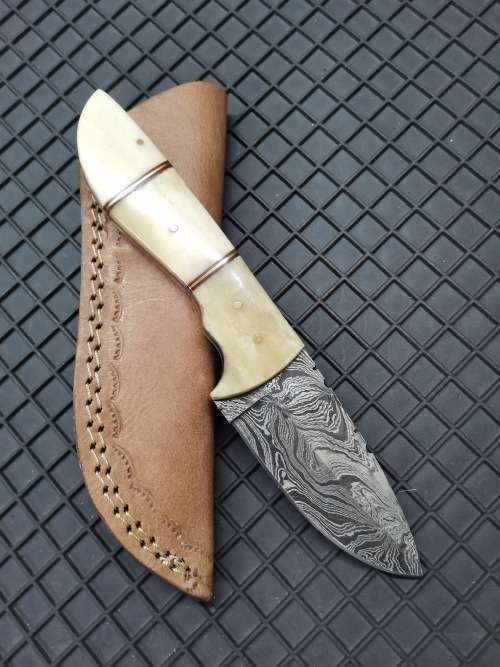 HANDMADE DAMASCUS STEEL HUNTING KNIFE !!!
