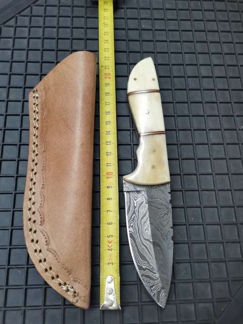 HANDMADE DAMASCUS STEEL HUNTING KNIFE !!!