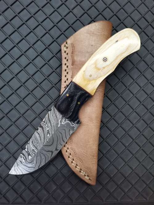 HANDMADE DAMASCUS STEEL HUNTING KNIFE !!!