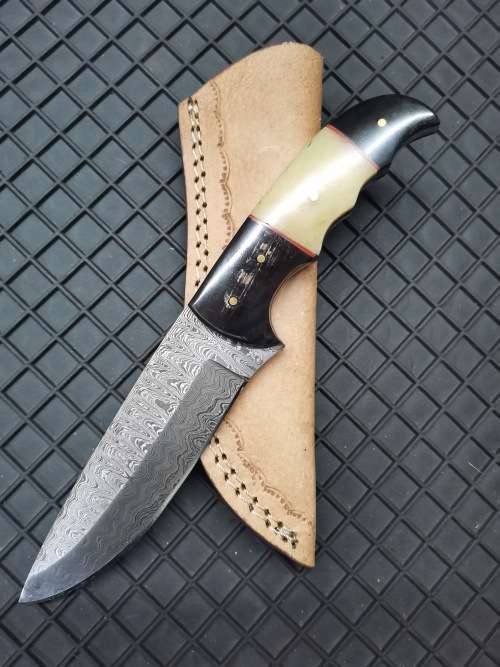HANDMADE DAMASCUS STEEL HUNTING KNIFE !!!