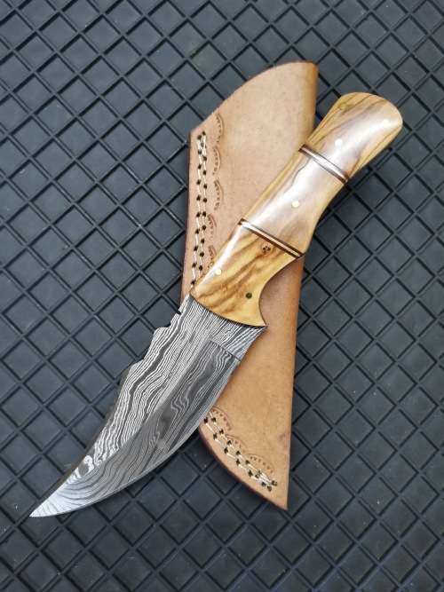 HANDMADE DAMASCUS STEEL HUNTING KNIFE !!!