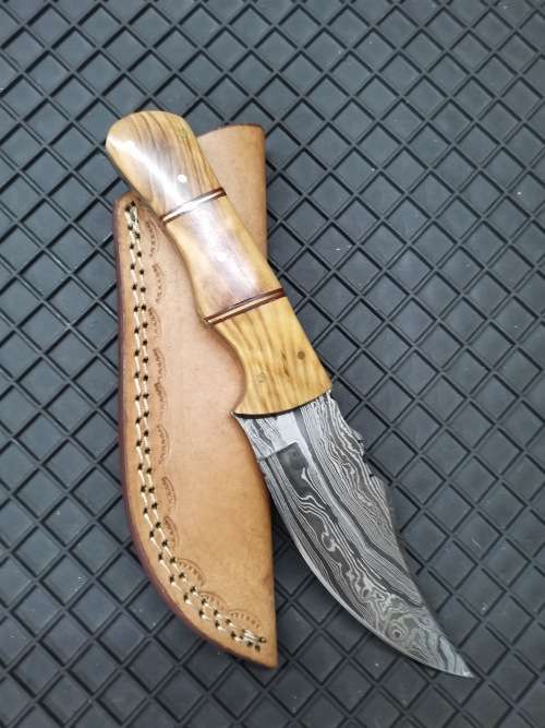 HANDMADE DAMASCUS STEEL HUNTING KNIFE !!!