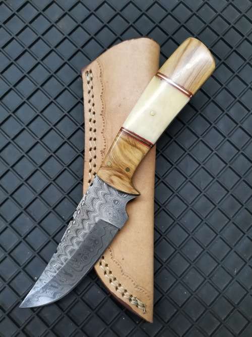 HANDMADE DAMASCUS STEEL HUNTING KNIFE !!!