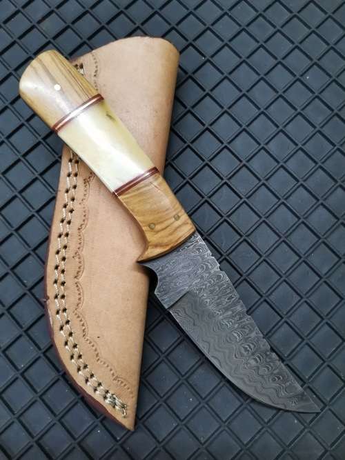 HANDMADE DAMASCUS STEEL HUNTING KNIFE !!!