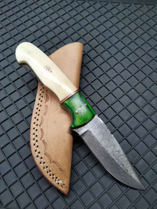 HANDMADE DAMASCUS STEEL HUNTING KNIFE !!!