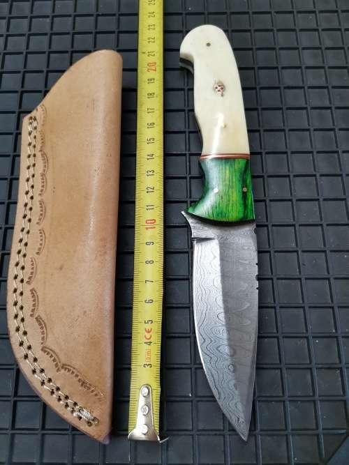 HANDMADE DAMASCUS STEEL HUNTING KNIFE !!!