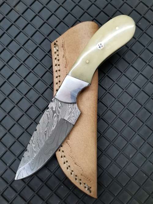HANDMADE DAMASCUS STEEL HUNTING KNIFE !!!