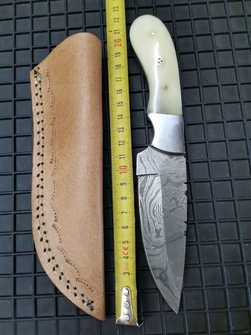 HANDMADE DAMASCUS STEEL HUNTING KNIFE !!!