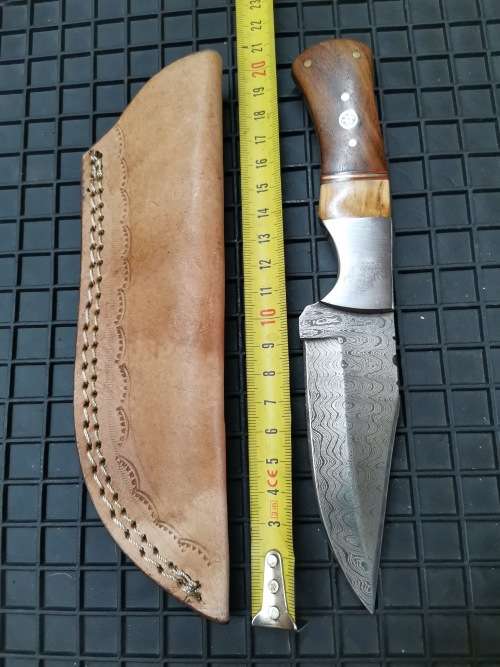 HANDMADE DAMASCUS STEEL HUNTING KNIFE !!!