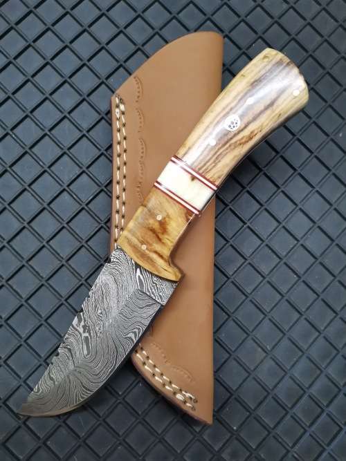 HANDMADE DAMASCUS STEEL HUNTING KNIFE