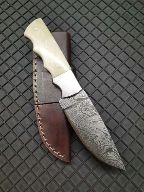 HANDMADE DAMASCUS STEEL HUNTING KNIFE