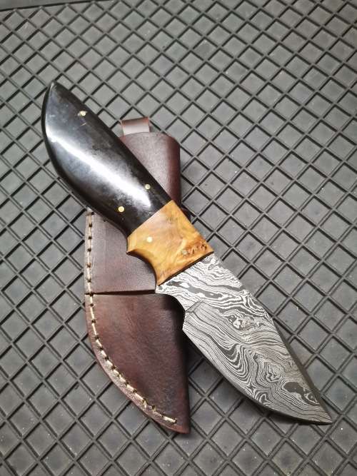 HANDMADE DAMASCUS STEEL HUNTING KNIFE