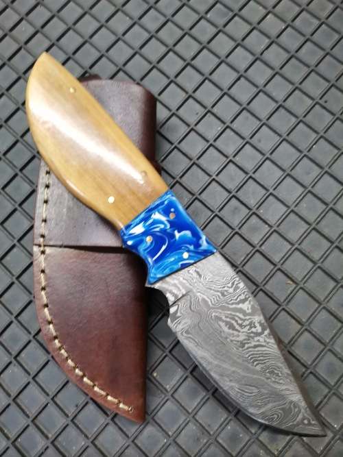 HANDMADE DAMASCUS STEEL HUNTING KNIFE