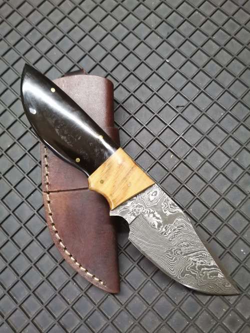 HANDMADE DAMASCUS STEEL HUNTING KNIFE