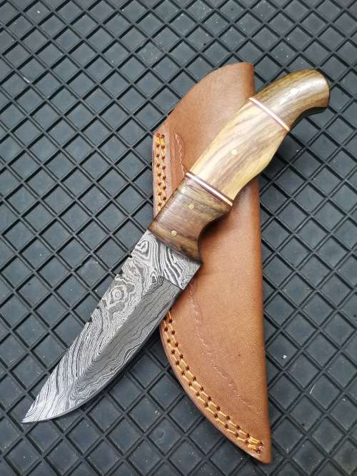 HANDMADE DAMASCUS STEEL HUNTING KNIFE