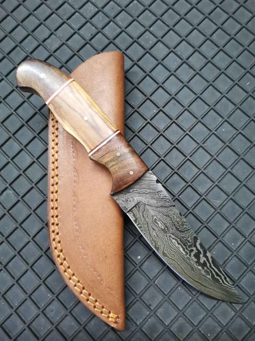 HANDMADE DAMASCUS STEEL HUNTING KNIFE