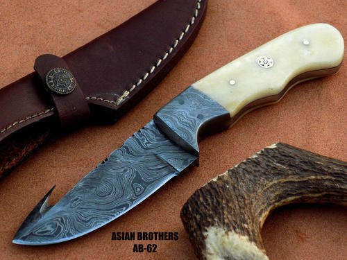 Handmade Damascus Steel Skinning Knife With Gut Hook