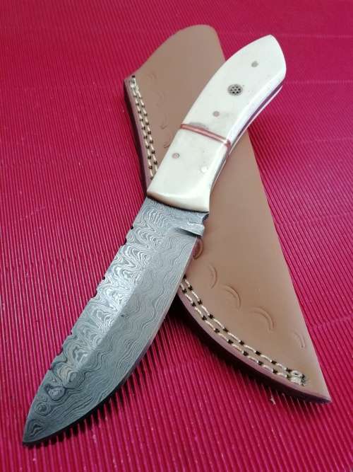 HANDMADE DAMASCUS STEEL HUNTING KNIFE !!!