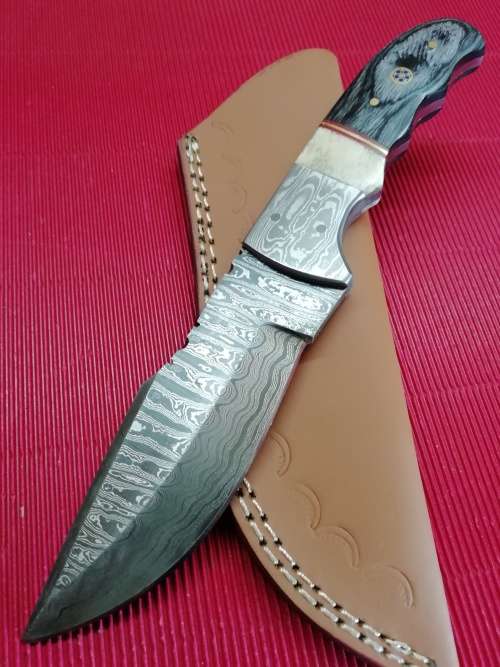 HANDMADE DAMASCUS STEEL HUNTING KNIFE !!