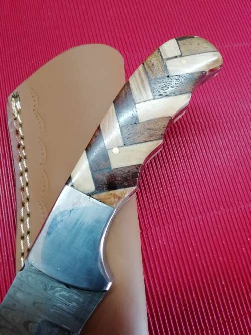 HANDMADE DAMASCUS STEEL HUNTING KNIFE !!!