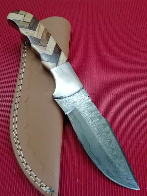 HANDMADE DAMASCUS STEEL HUNTING KNIFE !!!