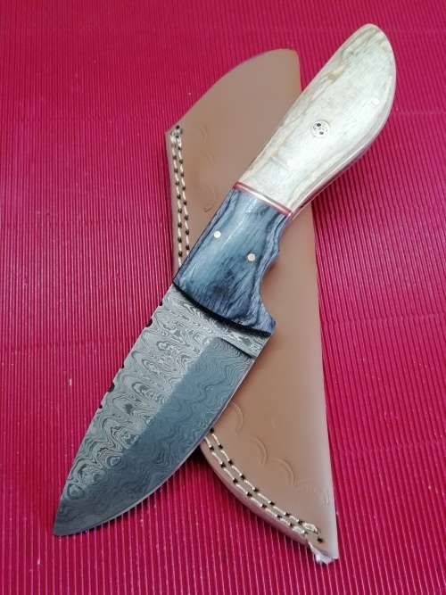HANDMADE DAMASCUS STEEL HUNTING KNIFE !!!