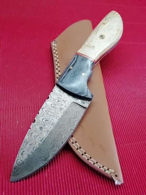 HANDMADE DAMASCUS STEEL HUNTING KNIFE !!!