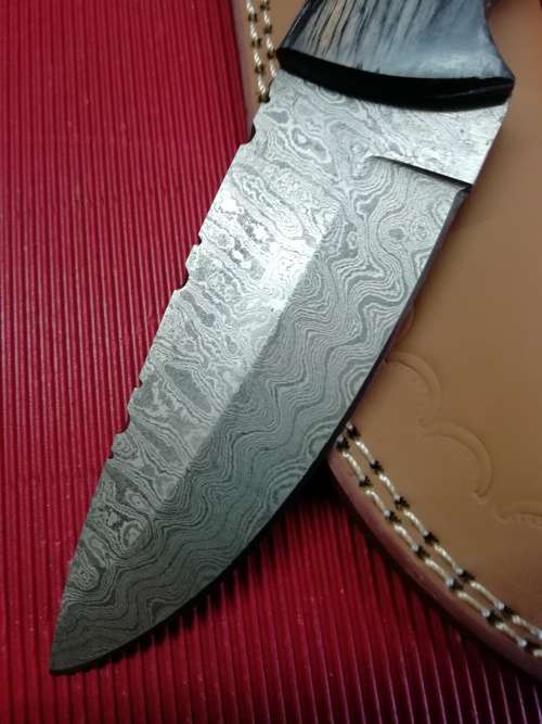HANDMADE DAMASCUS STEEL HUNTING KNIFE !!!