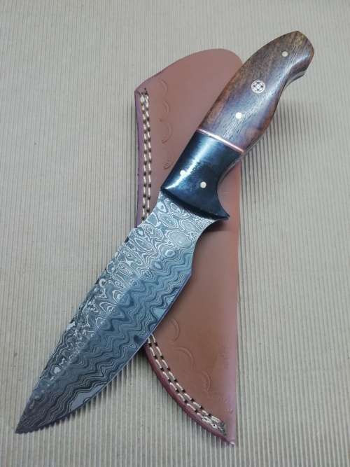 HANDMADE DAMASCUS STEEL HUNTING KNIFE !!!