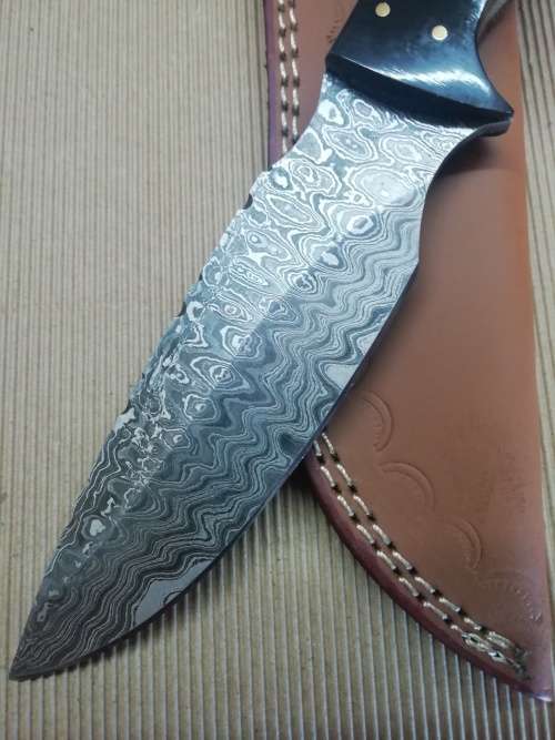HANDMADE DAMASCUS STEEL HUNTING KNIFE !!!
