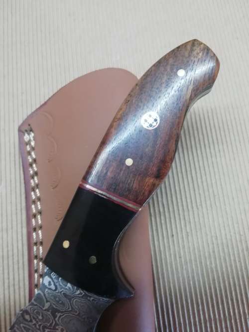 HANDMADE DAMASCUS STEEL HUNTING KNIFE !!!