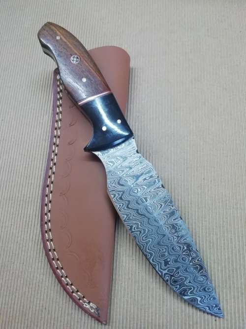 HANDMADE DAMASCUS STEEL HUNTING KNIFE !!!