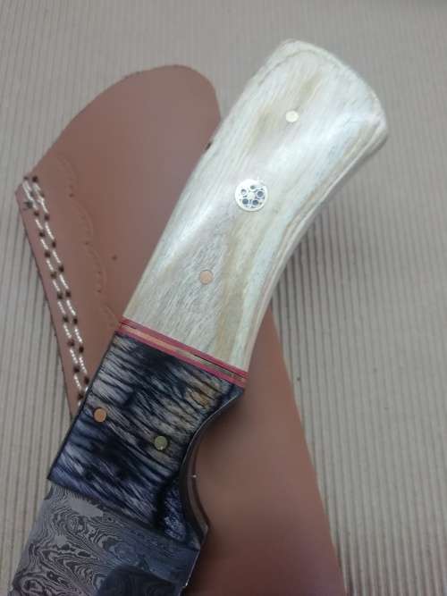 HANDMADE DAMASCUS STEEL HUNTING KNIFE !!!