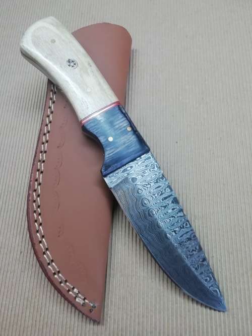 HANDMADE DAMASCUS STEEL HUNTING KNIFE !!!