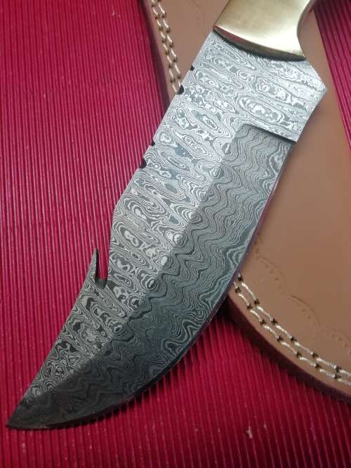 HANDMADE DAMASCUS STEEL HUNTING KNIFE !!!