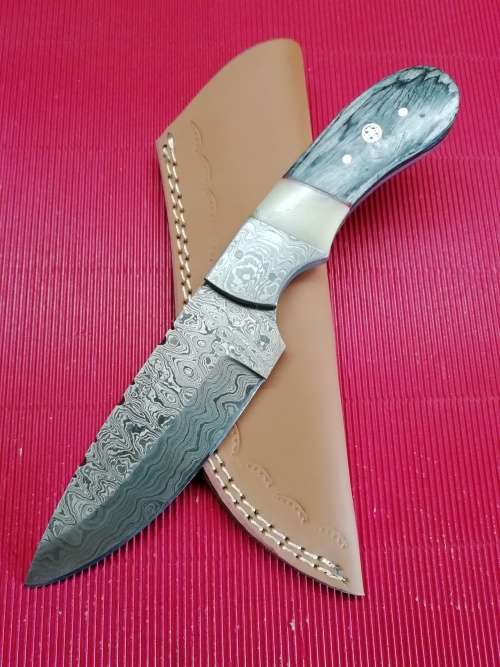 HANDMADE DAMASCUS STEEL HUNTING KNIFE !!!