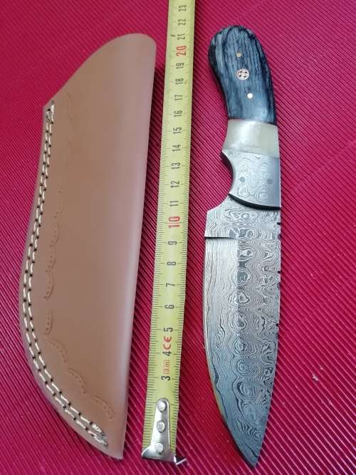 HANDMADE DAMASCUS STEEL HUNTING KNIFE !!!