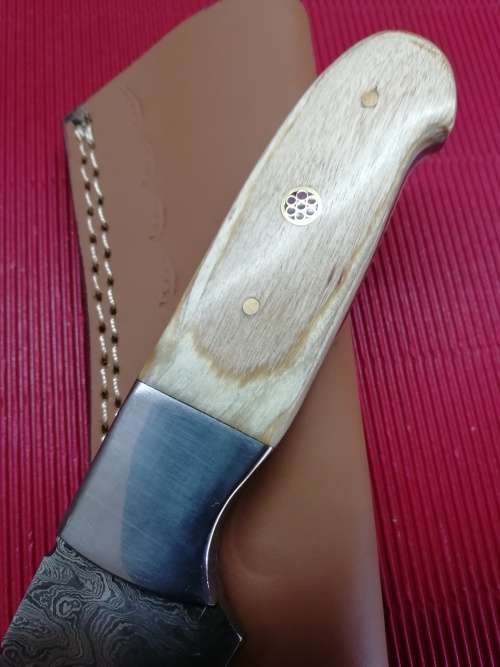 HANDMADE DAMASCUS STEEL HUNTING KNIFE !!!