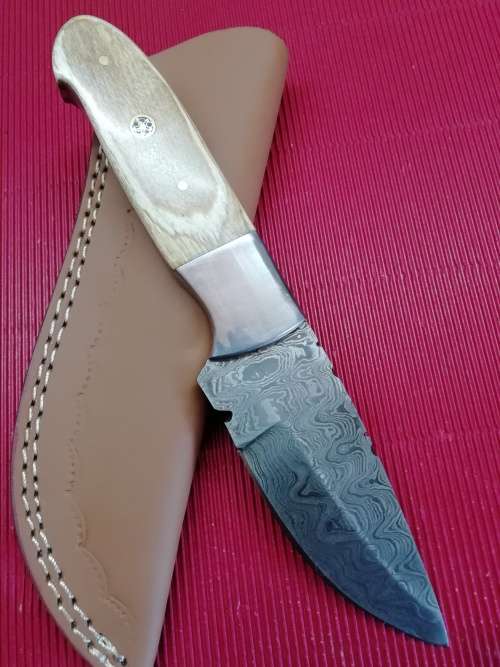 HANDMADE DAMASCUS STEEL HUNTING KNIFE !!!