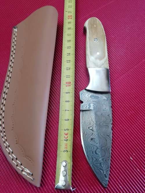 HANDMADE DAMASCUS STEEL HUNTING KNIFE !!!