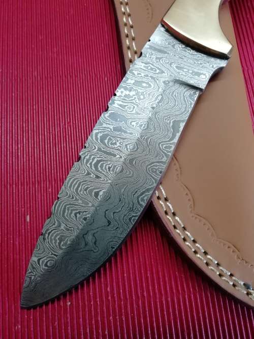 HANDMADE DAMASCUS STEEL HUNTING KNIFE !!!